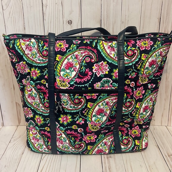 Vera Bradley Handbags - Vera Bradley Large Zipper Tote